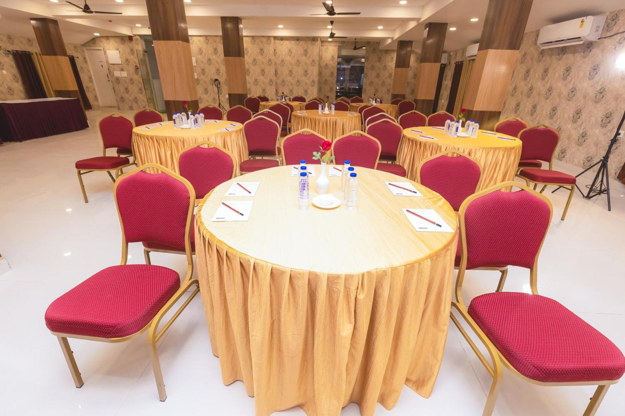 Rosewood Luxury Hotel Bhubaneswar Exterior photo