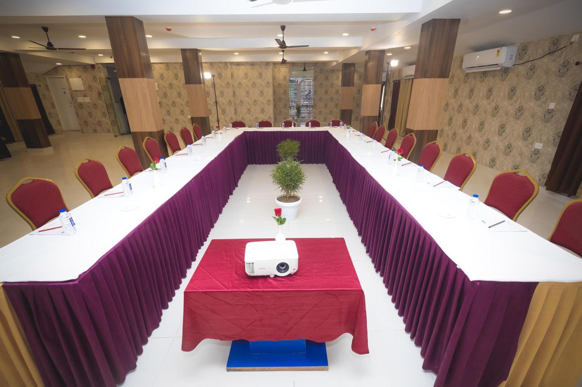 Rosewood Luxury Hotel Bhubaneswar Exterior photo